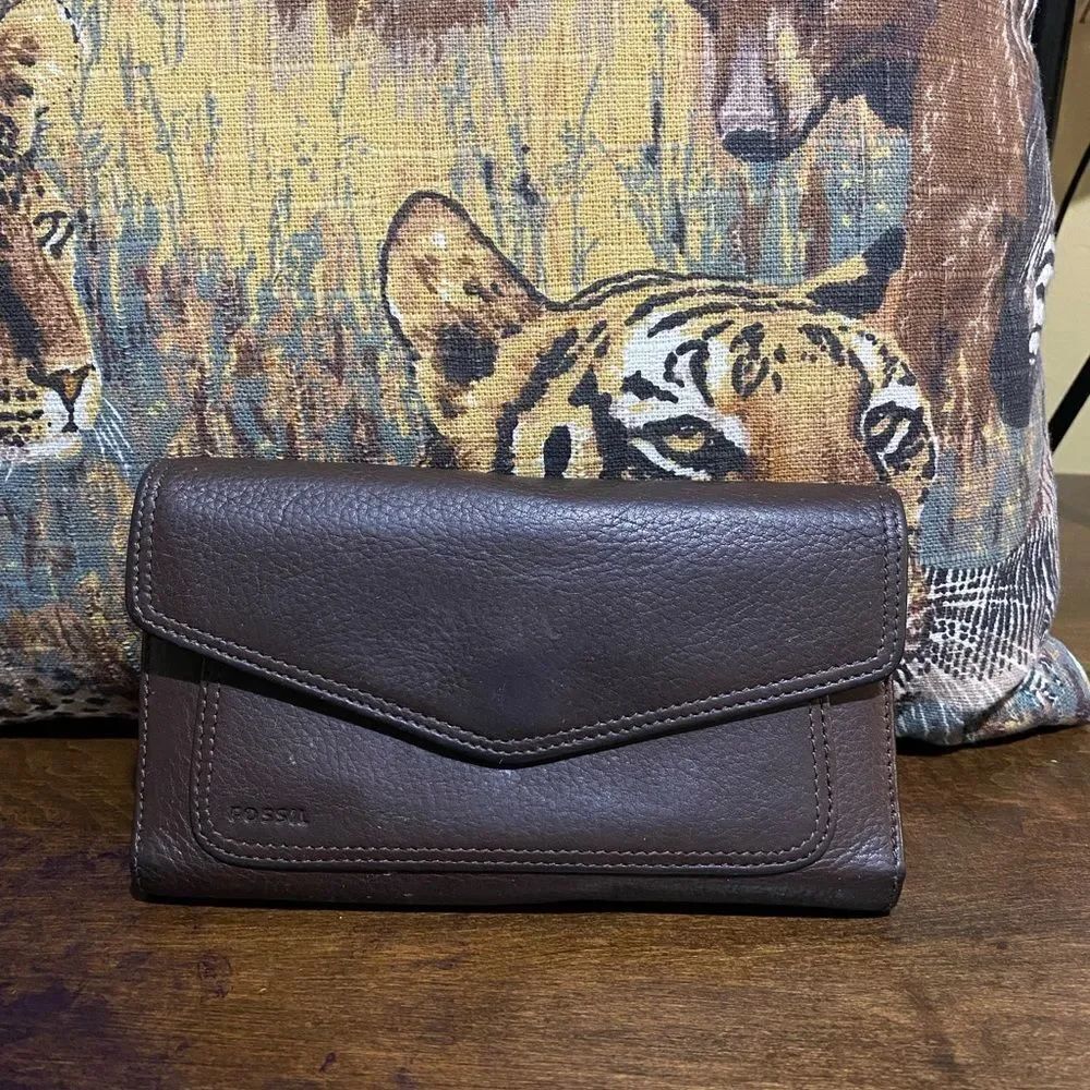 VINTAGE FOSSIL LEATHER WALLET LARGE WITH CHECK BOOK